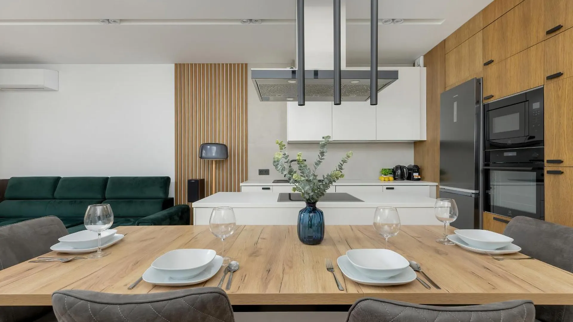 Spacious Family Apartment With Garden & Parking By Noclegi Renters 华沙 0*,  波兰