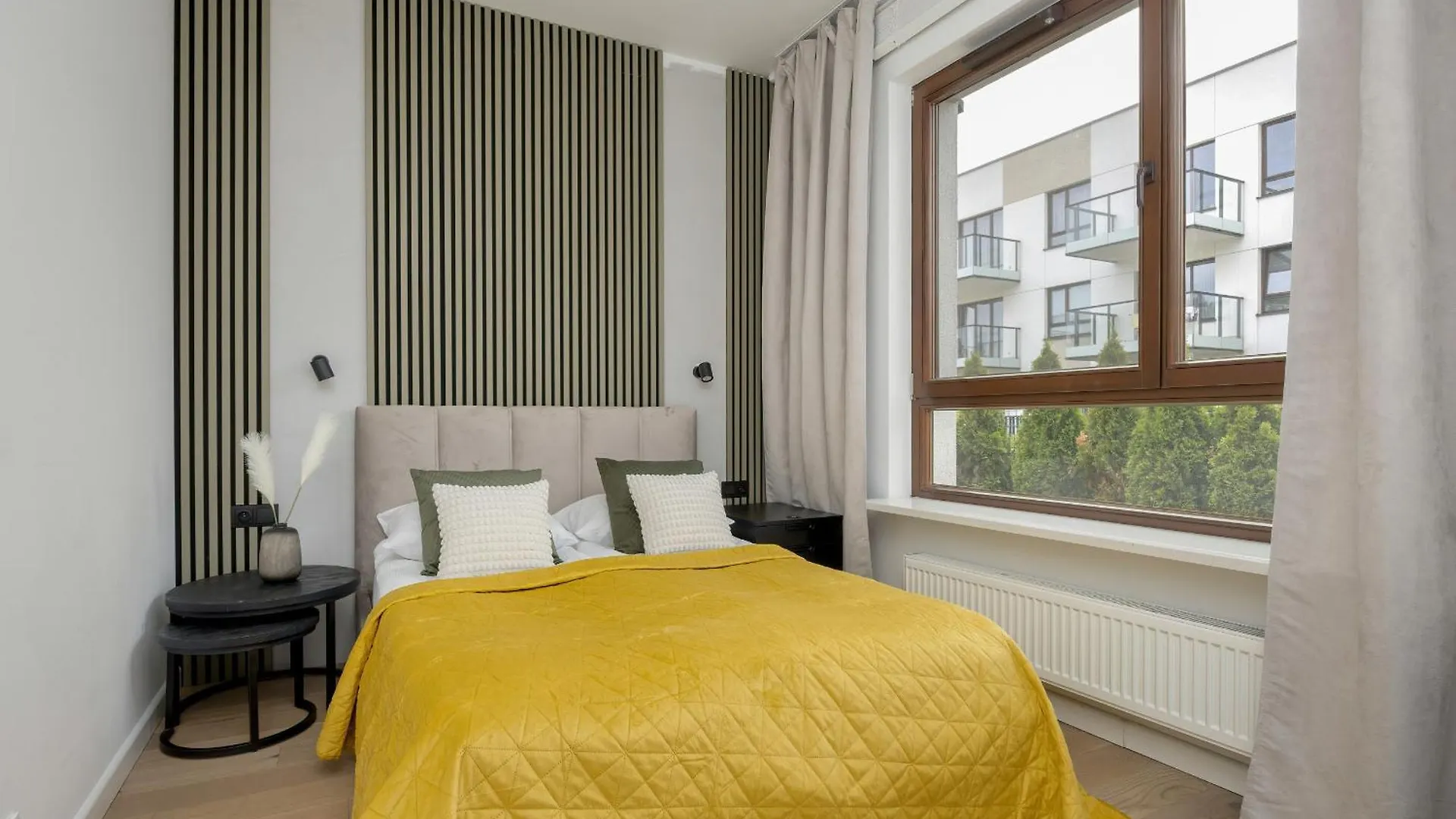 Spacious Family Apartment With Garden & Parking By Noclegi Renters 华沙