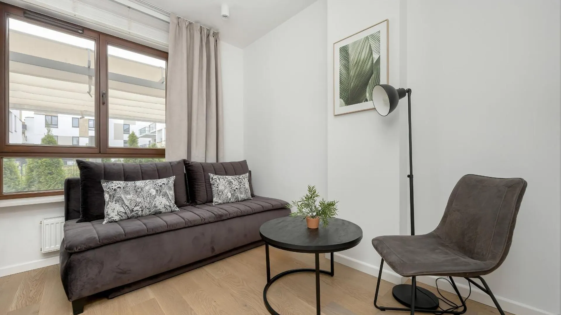 Spacious Family Apartment With Garden & Parking By Noclegi Renters 华沙